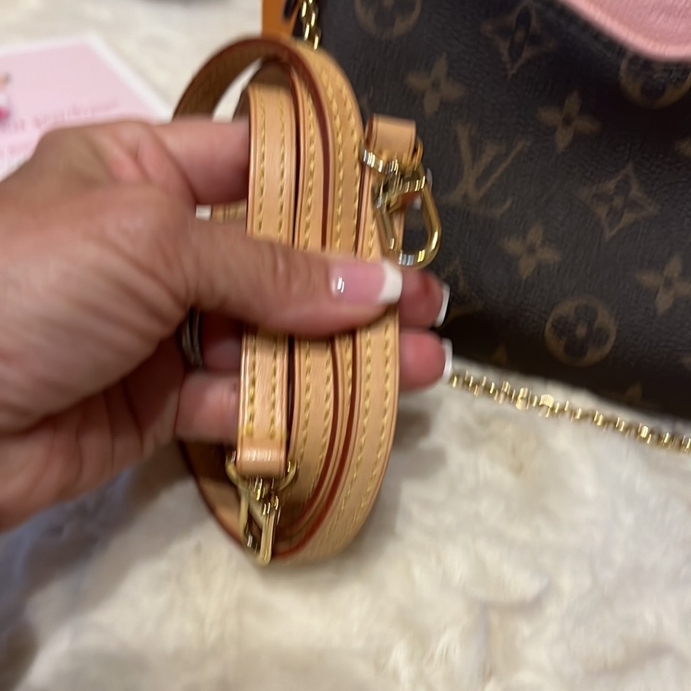 Authentic Louis Vuitton Pallas - Picture 16 of 16